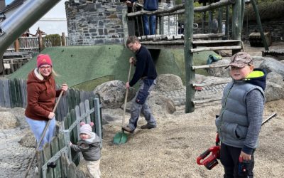 Gemeinsam geht’s besser – Frühjahrsputz auf dem Burgenspielplatz und im Jugendpark